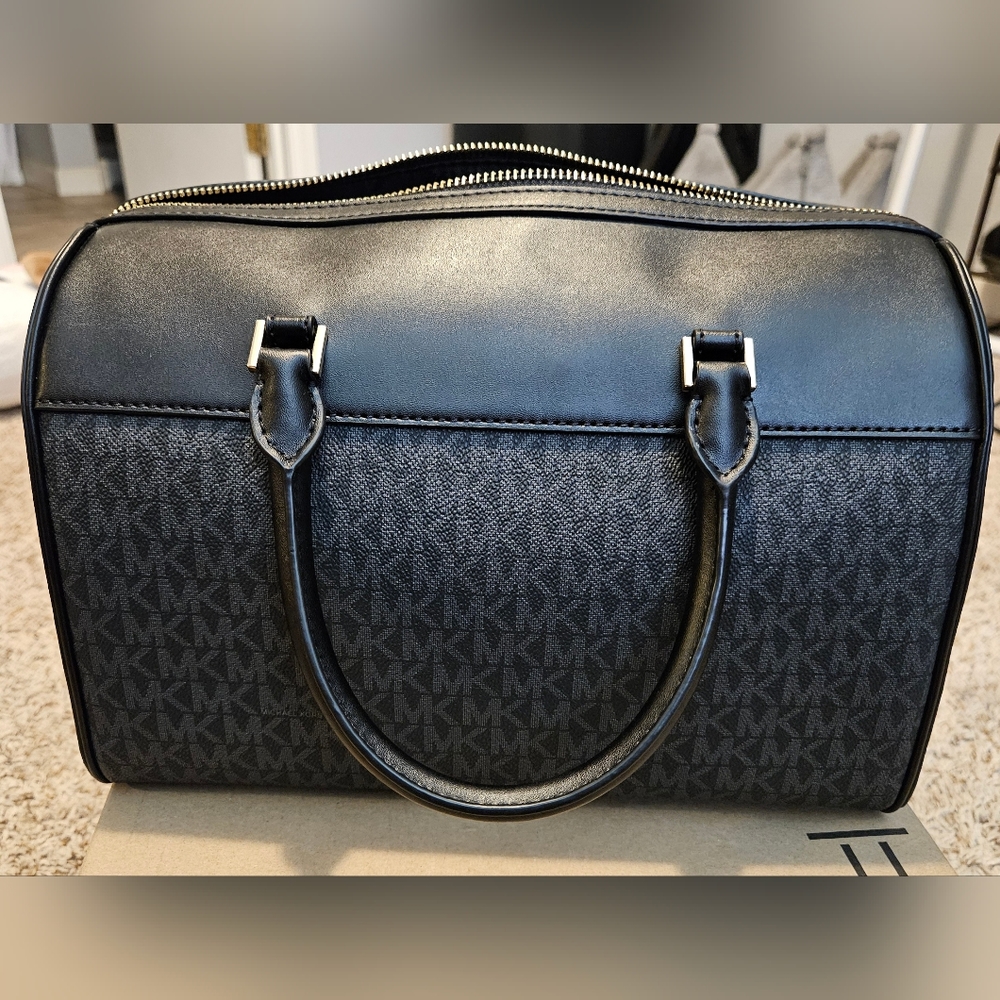 Michael Kors Black Duffle Bag 🖤 - Picture 15 of 16